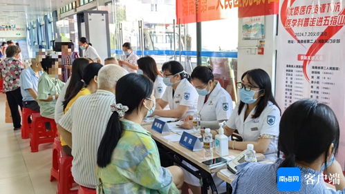 海南醫(yī)科大學師生暑假 三下鄉(xiāng) 為五指山黎族百姓送醫(yī)送藥