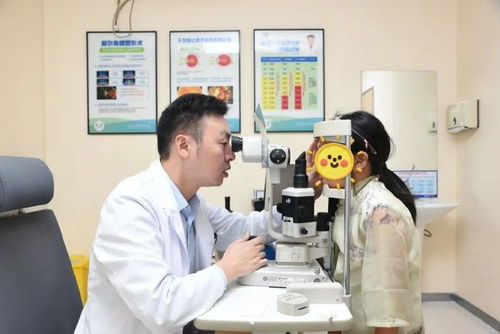 寧波愛(ài)爾眼科精準(zhǔn)診療 奶奶帶孫女治療倒睫, 順便 做了個(gè)斜視手術(shù)